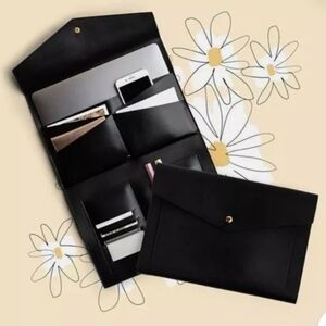 NWOT GLASS LADDER CO. Megan Tablet Necessities Clutch Portfolio IPad Vegan